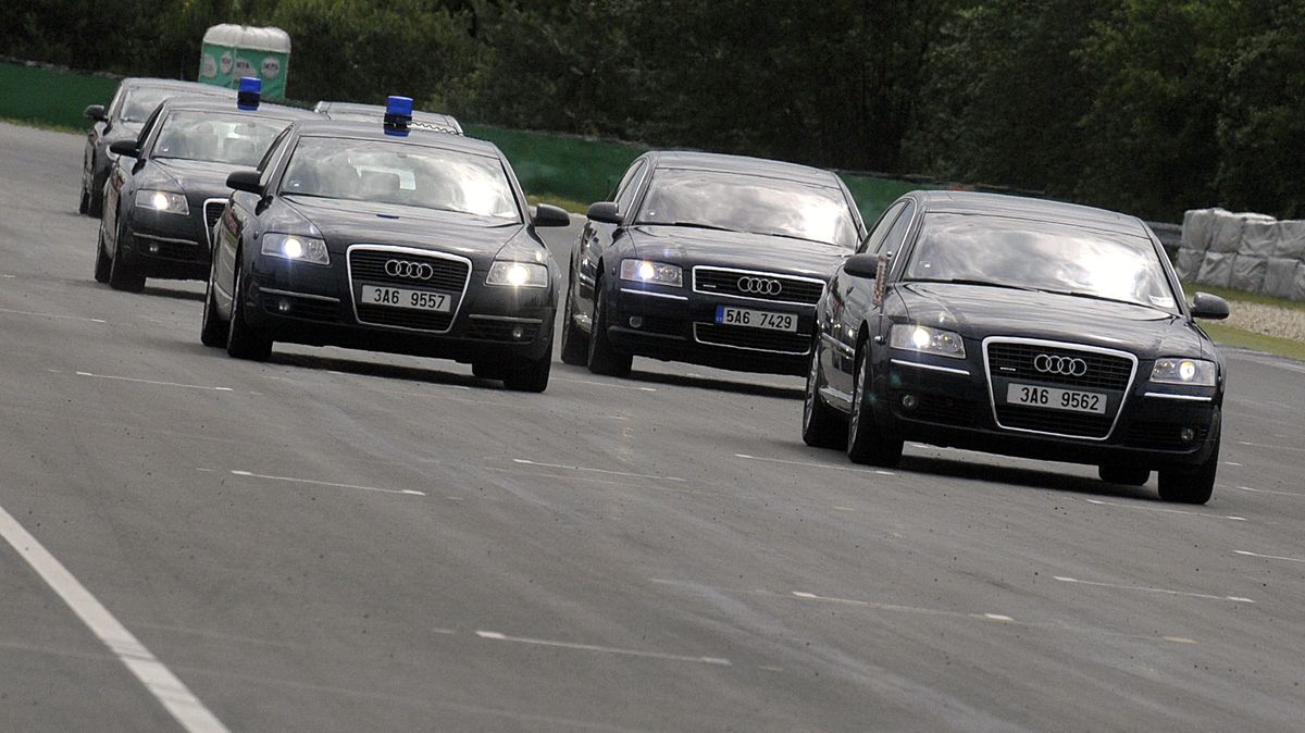 „Audi přece jen trošku méně drncá.“ Toto jsou auta českých prezidentů